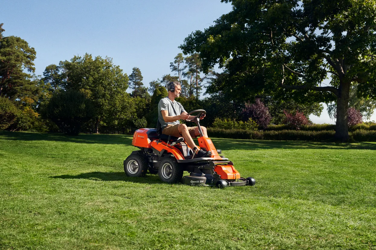 Husqvarna R 214TC