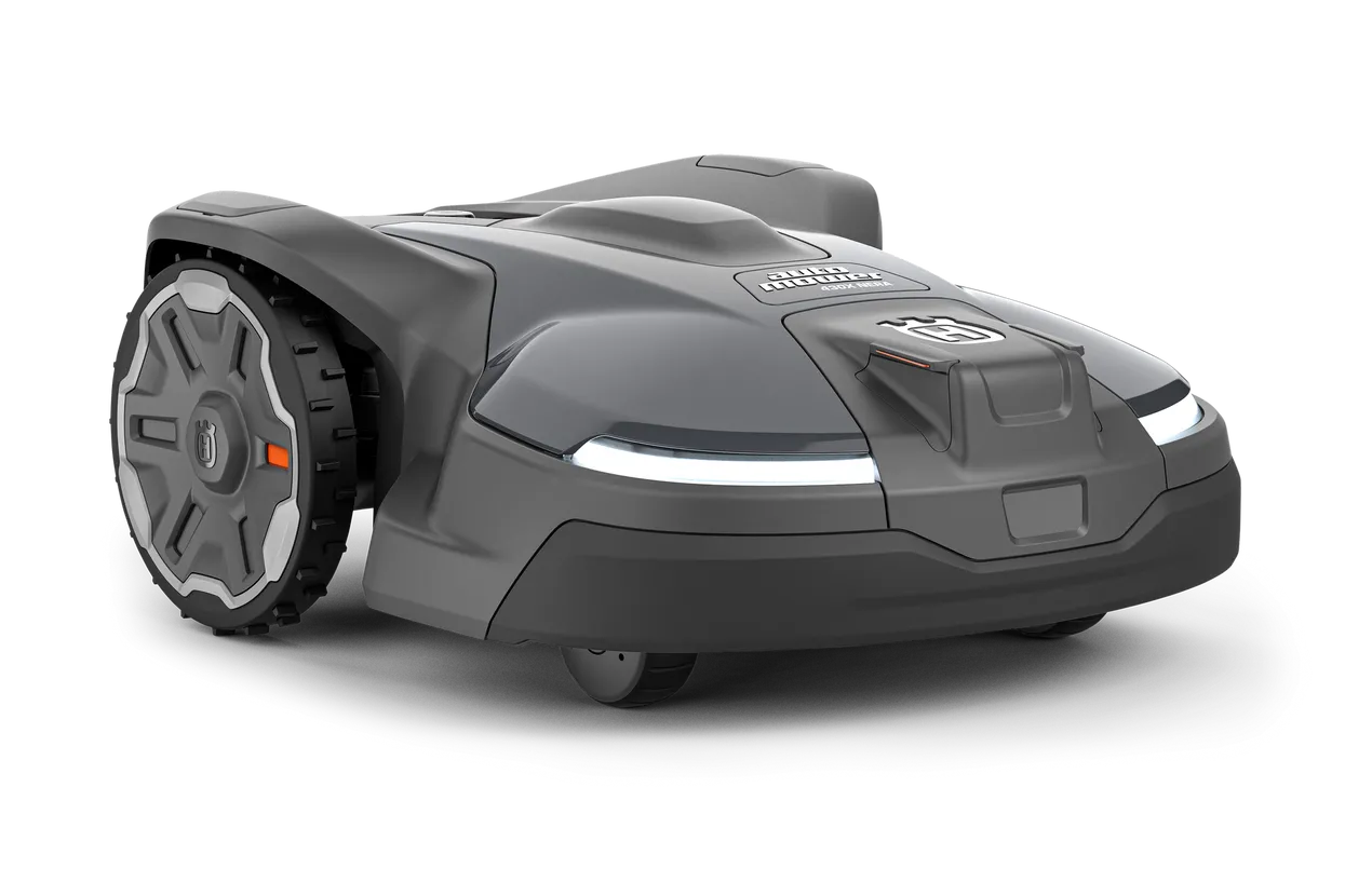 Automower® 450X NERA in Husqvarna EPOS™ Plug-in ter referenčna postaja