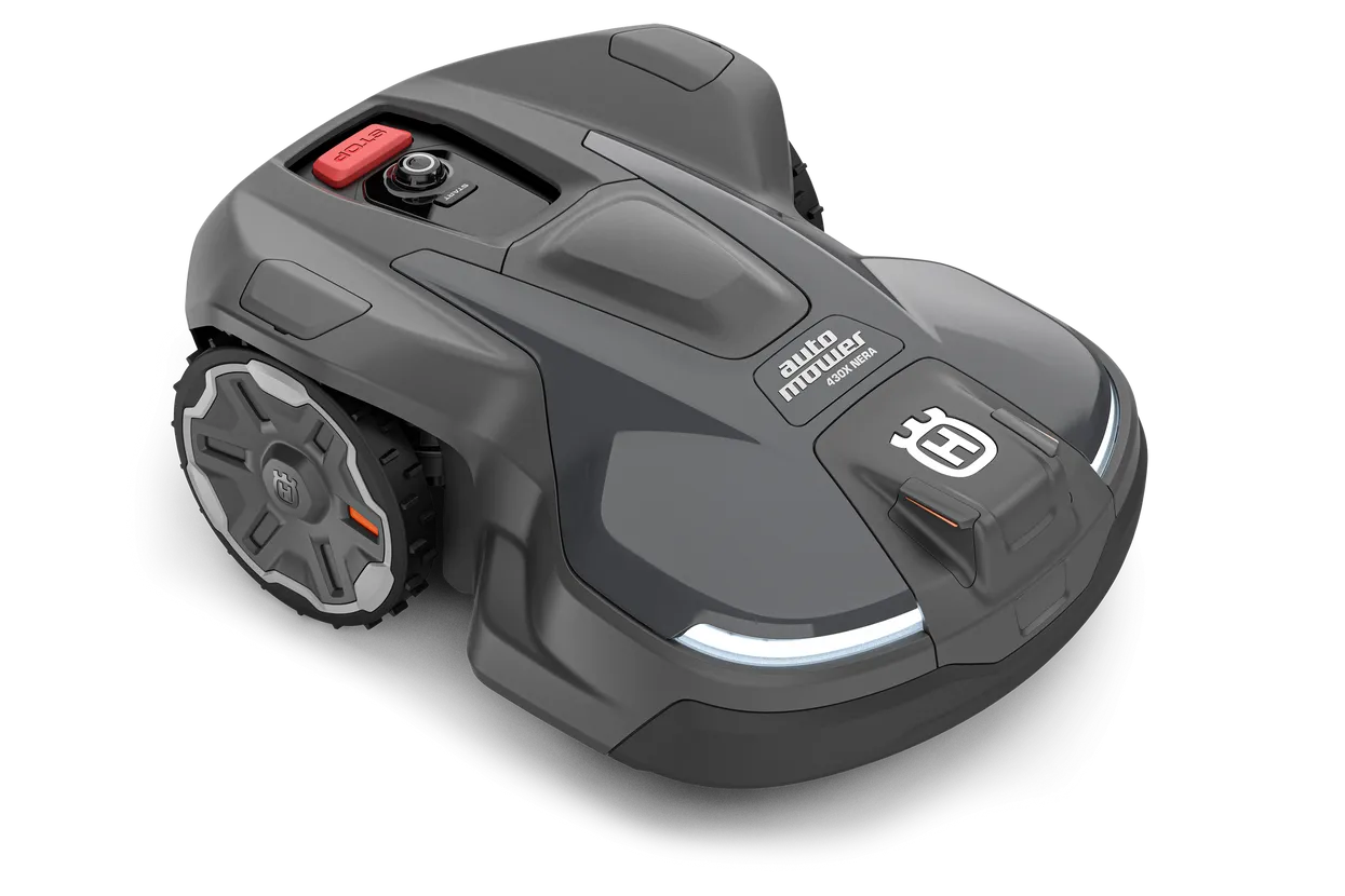 Automower® 450X NERA in Husqvarna EPOS™ Plug-in ter referenčna postaja